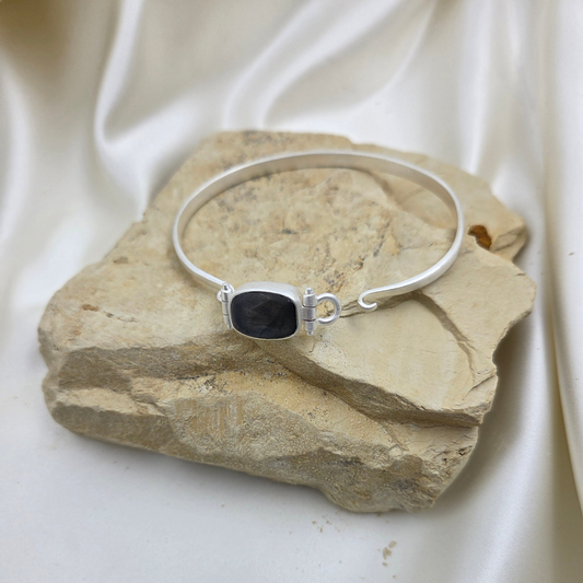 Silver bracelet with a blue stone flat