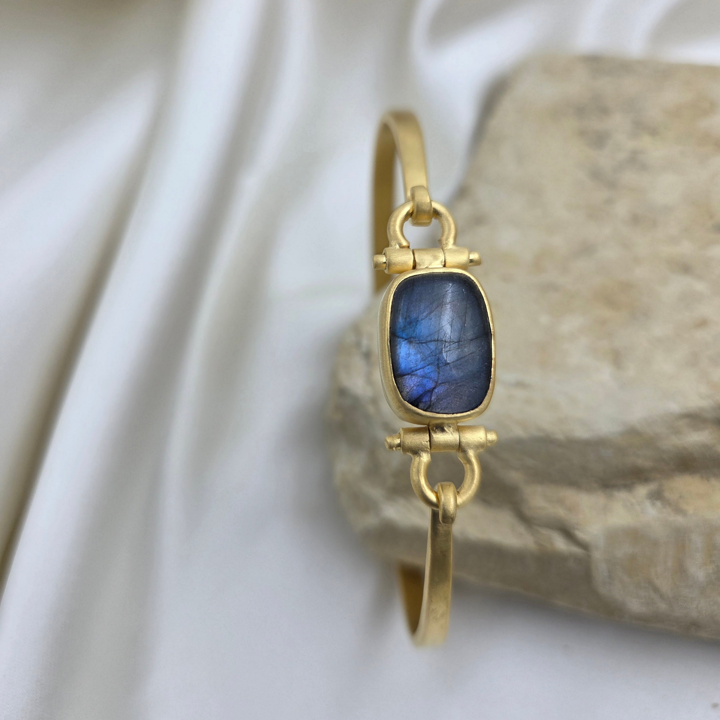 Neeljyoti Gold Bracelet