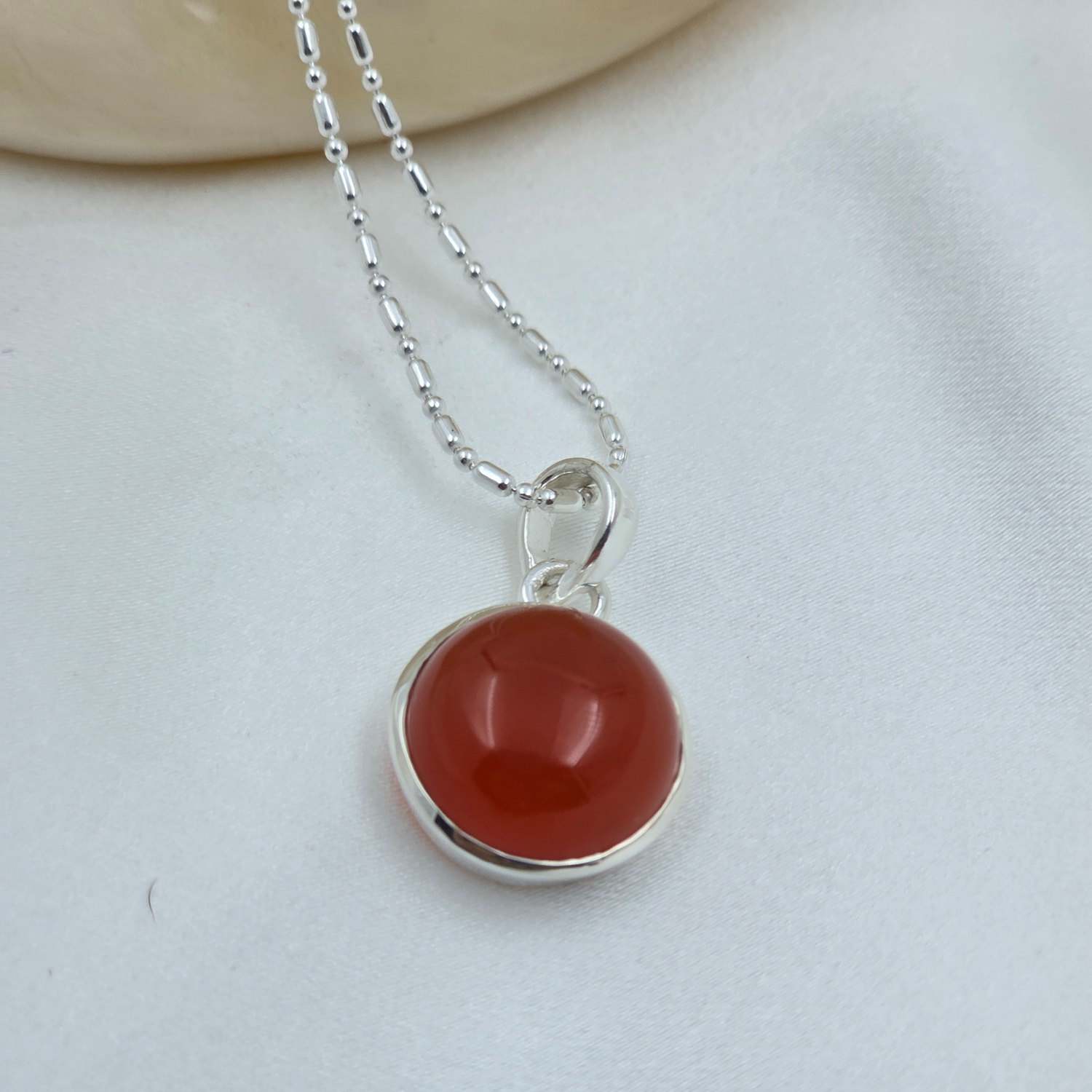 Carnelian and silver Pandent