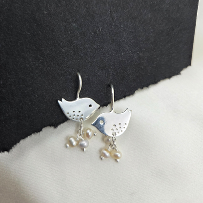 92.50Silver bird-shaped earrings with pearl drops