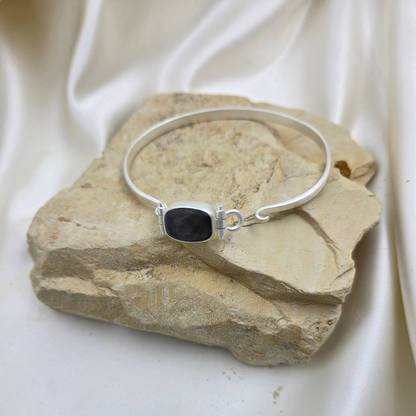 92.5 Silver bracelet with a blue labradorite stone