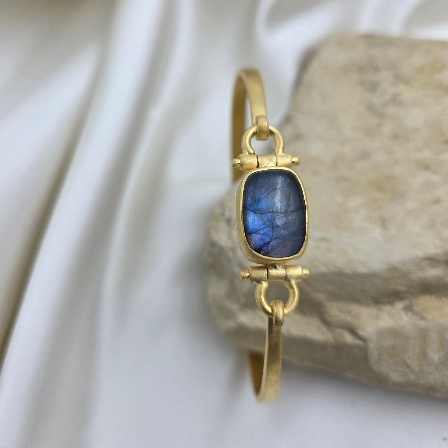92.5 silver, gold plated bracelet with blue labradorite stone