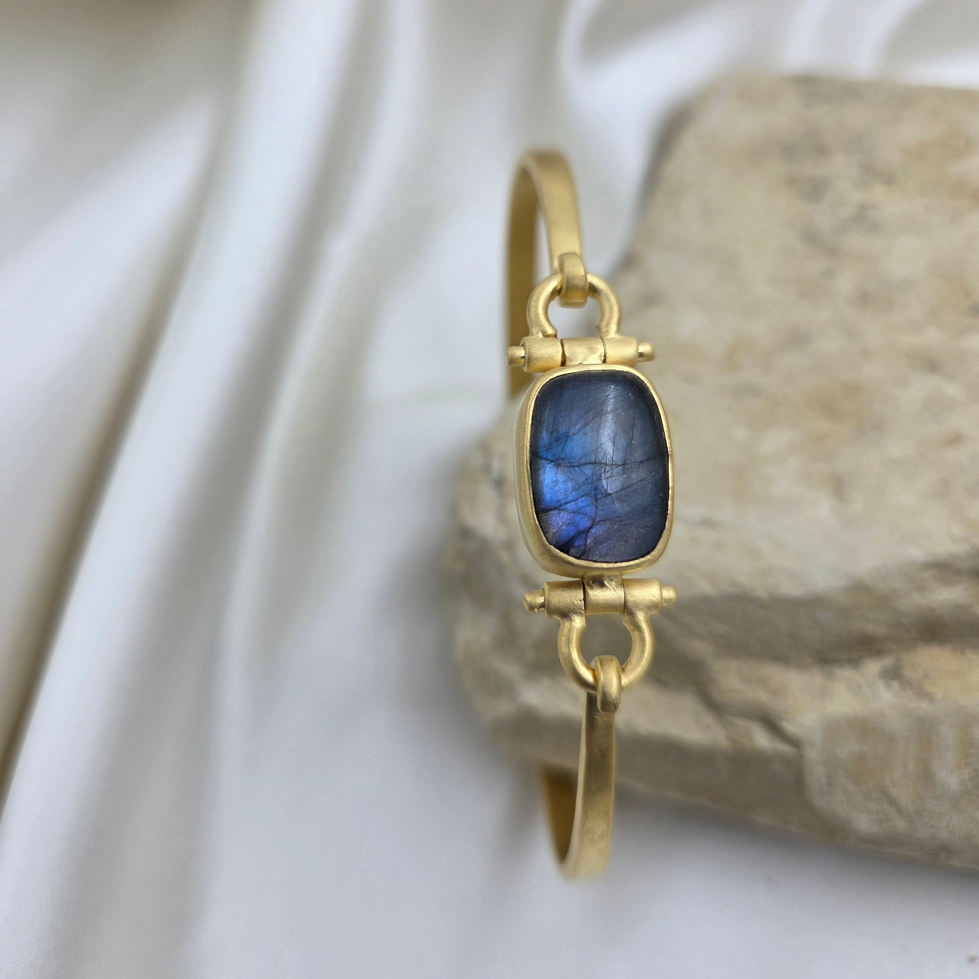 92.5 silver, gold plated bracelet with blue labradorite stone
