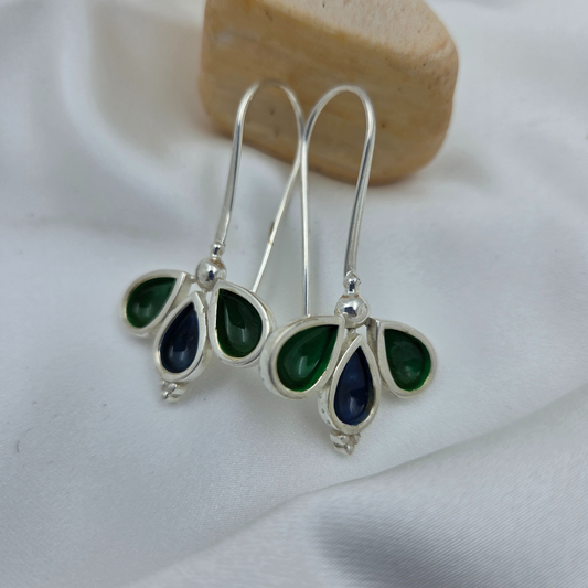 Three leaves with peacock colous